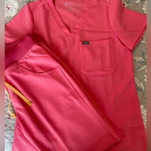 Figs scrub set. Catarina scrub top XS. Kade style scrub pants S.
